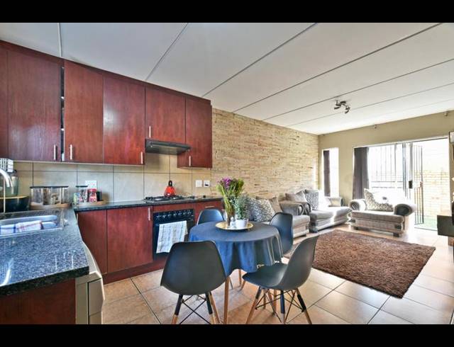 3 BEDROOM TOWNHOUSE FOR SALE IN WILGEHEUWEL